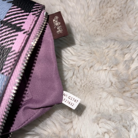 COACH PLAID WRISTLET - Picture 4 of 9